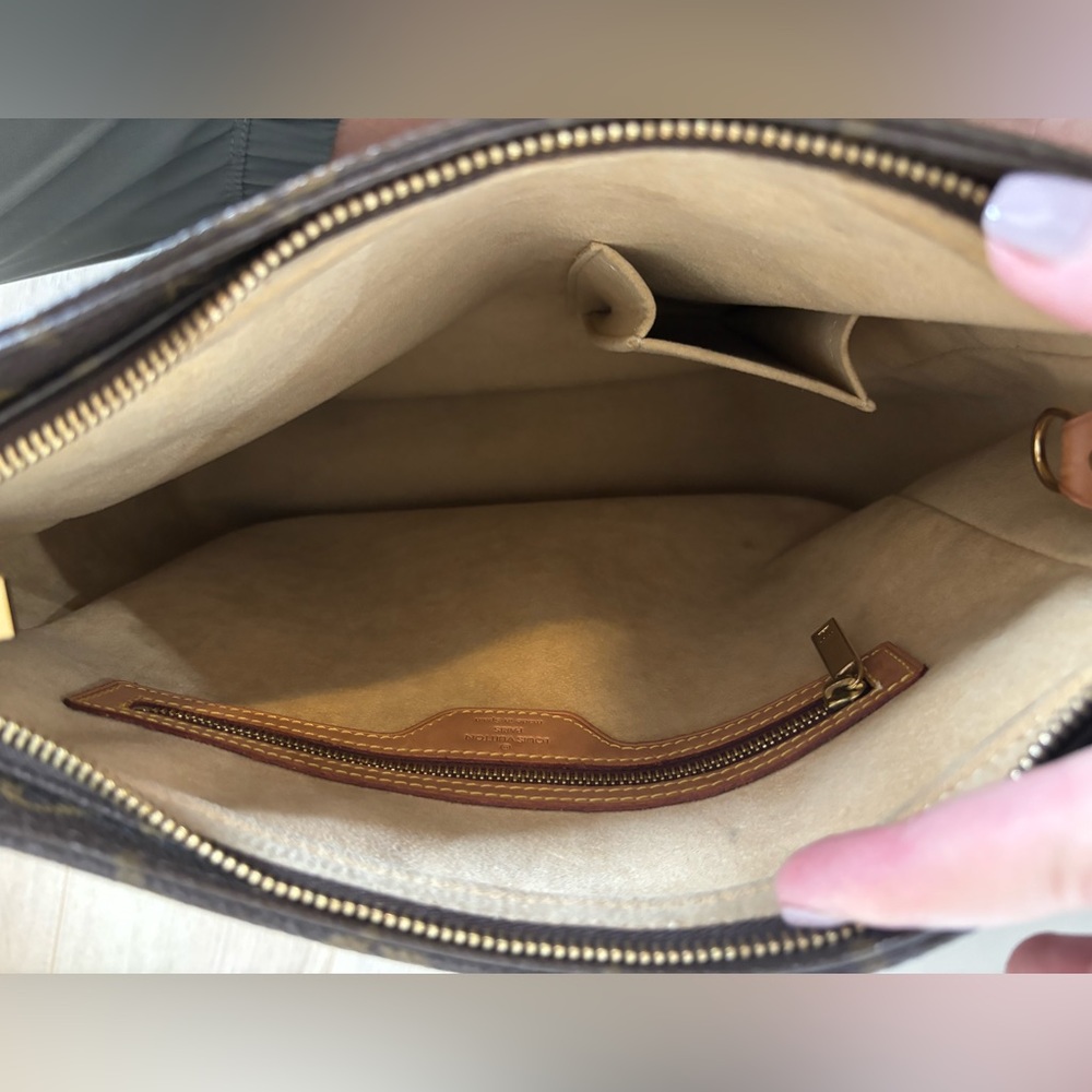 Louis Vuitton Monogram Looping MM - Picture 10 of 13